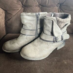 Women’s zip up boots Size 6.5 - worn once - very good condition